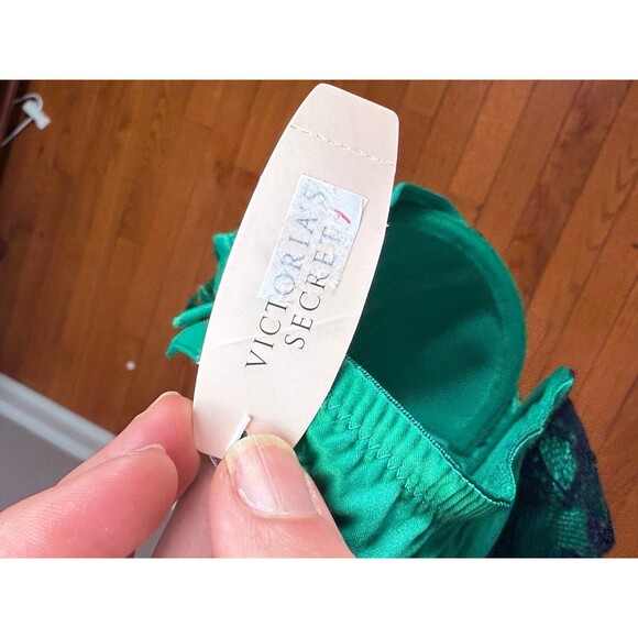 Victoria’s Secret Satin and Lace Bra 34D NEW - Picture 4 of 7